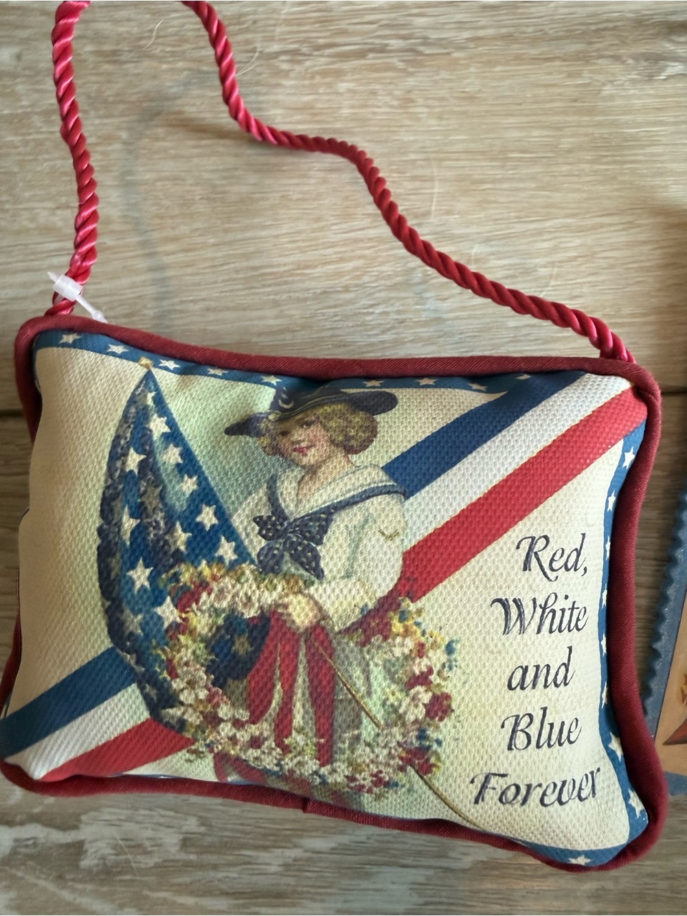 New World Market Patriotic Vintage-Style Set - flag decor, party decor, 4th July - Picture 5 of 7